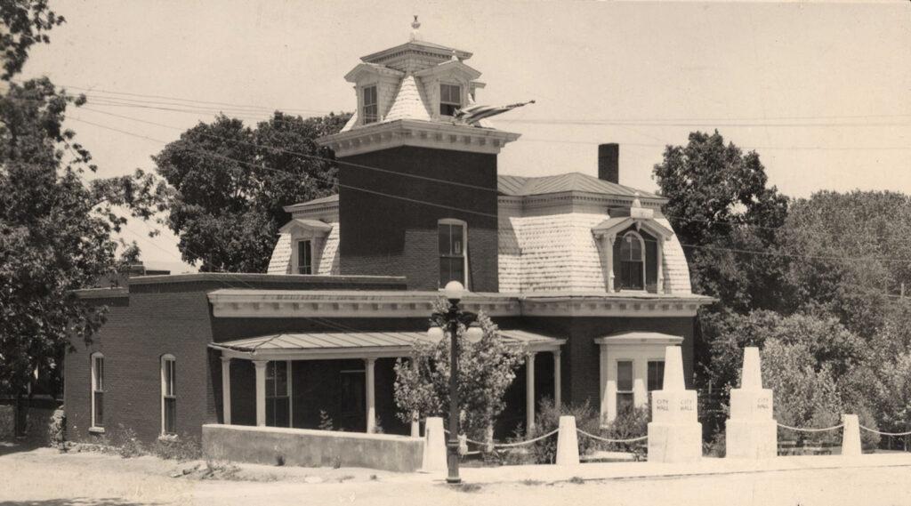 Historic black and white photo of Silver City Museum